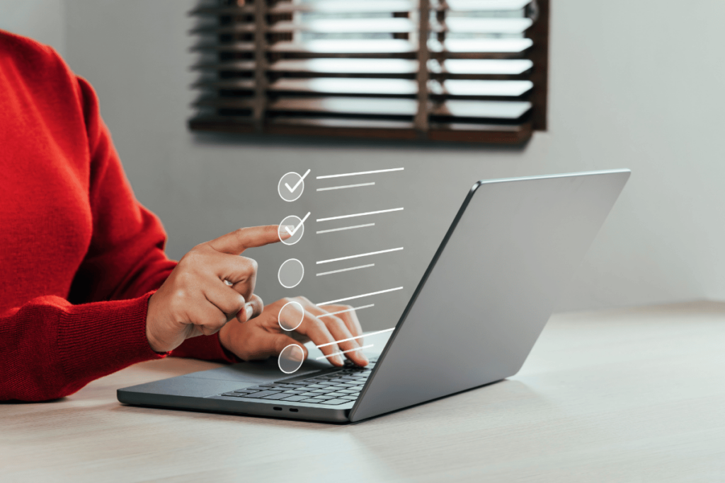 Check list sur ordinateur