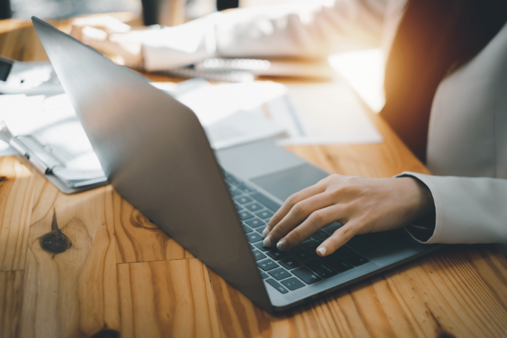 Ordinateur portable et calculatrice